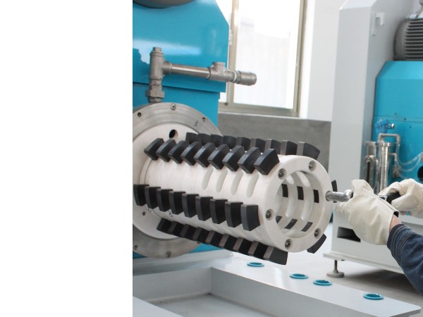 内射APP黄瓜视频成人版装配员工风采